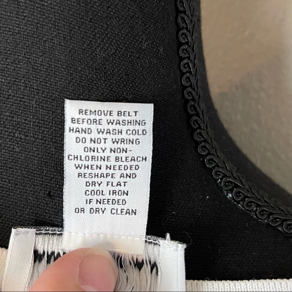 CARMEN Marc Valvo | Gray White Striped Sleeveless Sheath Dress ~Small - Picture 10 of 10